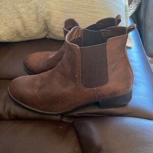 Short brown boots with heel and stretch pull on. Never worn!